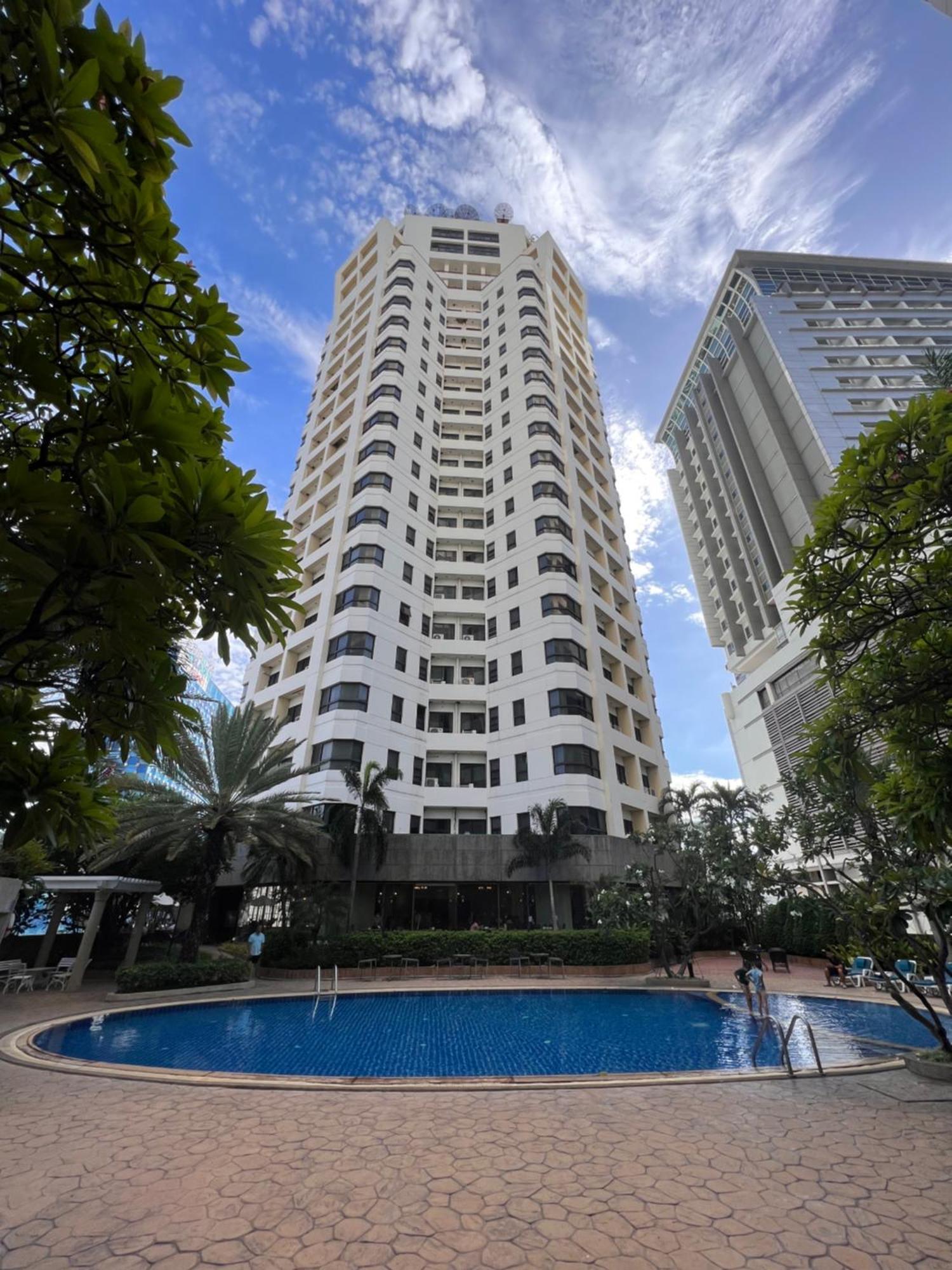 Grand Diamond Condo Suites Bangkok Bagian luar foto