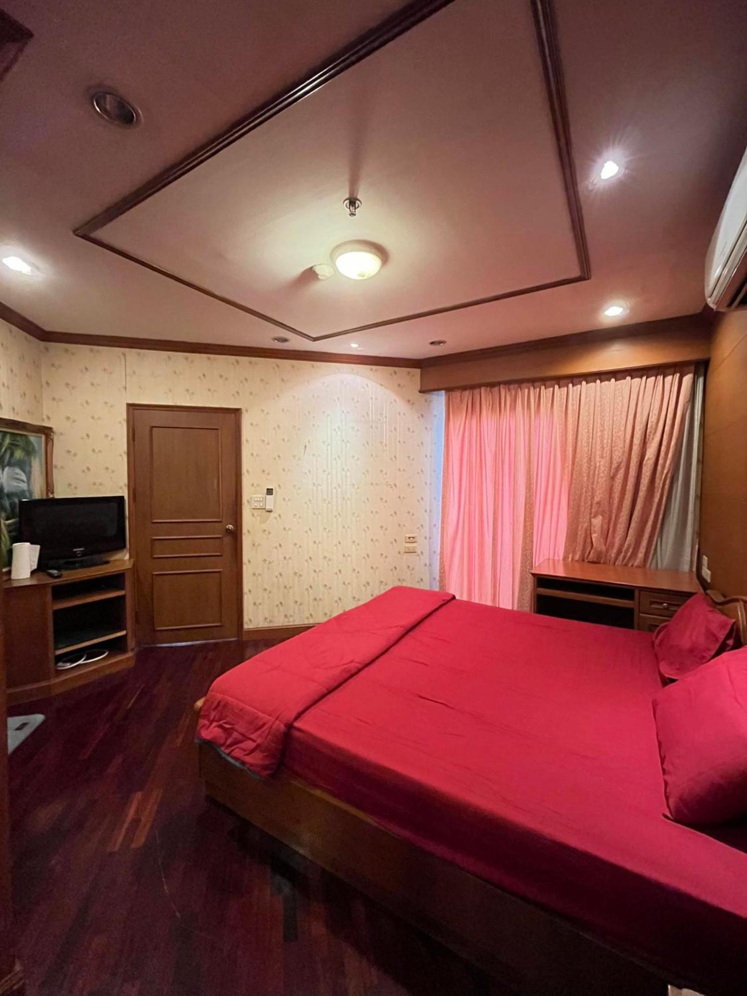 Grand Diamond Condo Suites Bangkok Bagian luar foto
