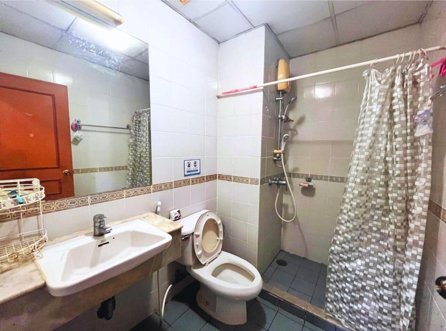 Grand Diamond Condo Suites Bangkok Bagian luar foto